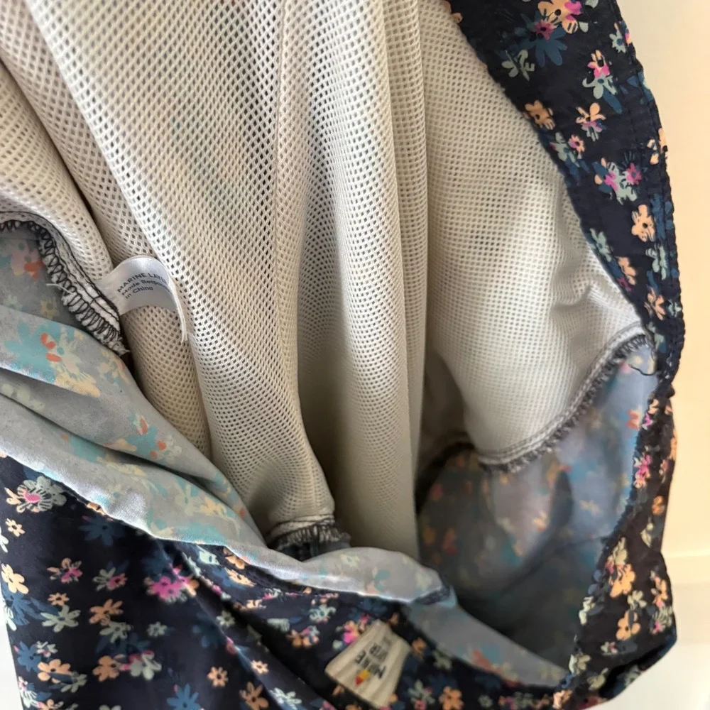 Marine Layer Men's Navy Floral Swim Trunks in Size M Beach